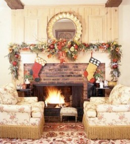 holiday mantel decor