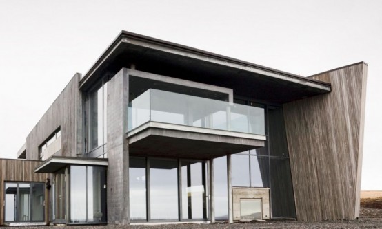 House Designed To Catch All Views Around