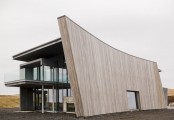 House Designed To Catch All Views Around