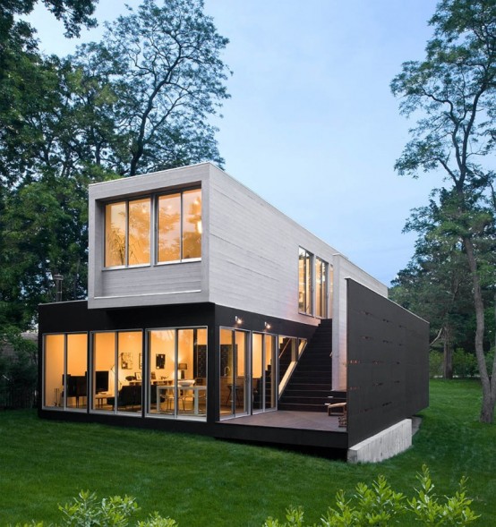 House on Restrictive Narrow Lot with Loft-Like Interior Plan