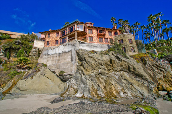 House On The Cliff With Private Beach