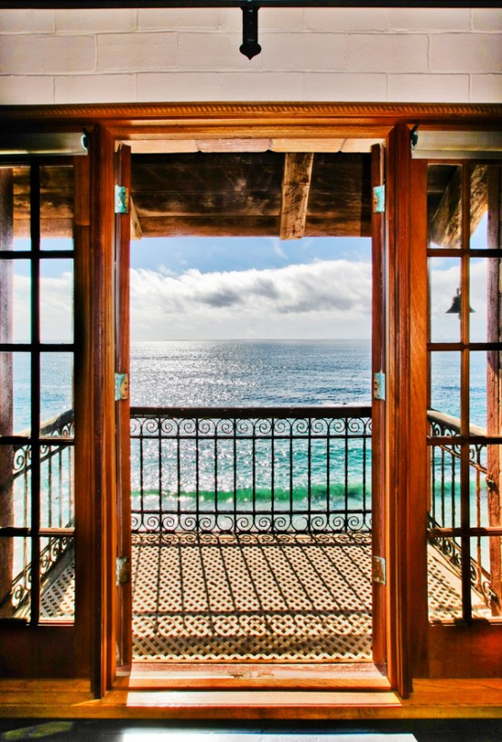 House On The Cliff With Private Beach