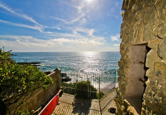 House On The Cliff With Private Beach