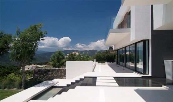 House That Exploit The Spectacular Landscape