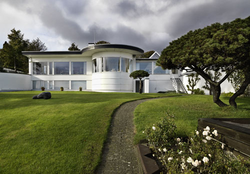 House With A Stunning View Of The Sea