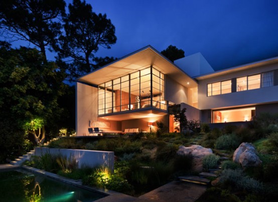 A House With Magnificent Views and Amazing Rear Outdoor Area