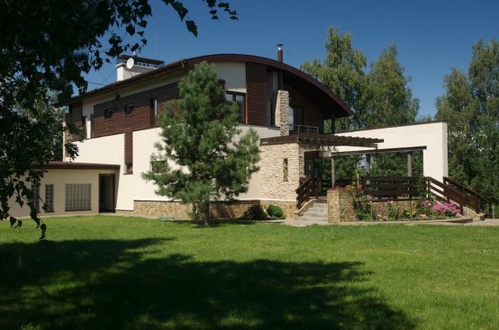 House With Cool Territory