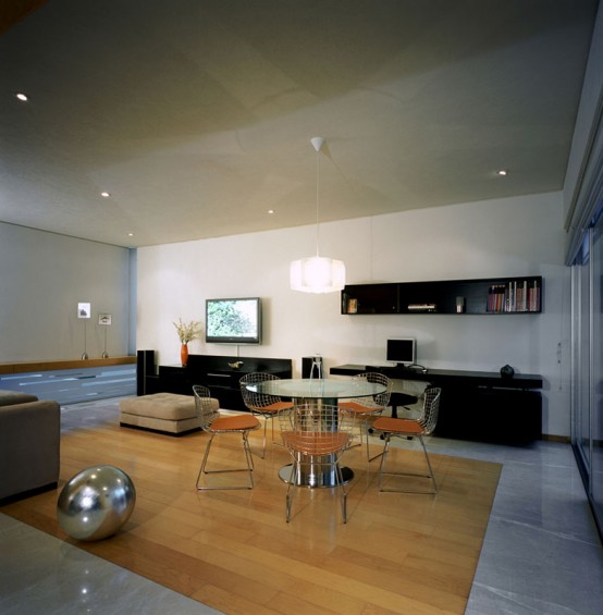House With Two Courtyards