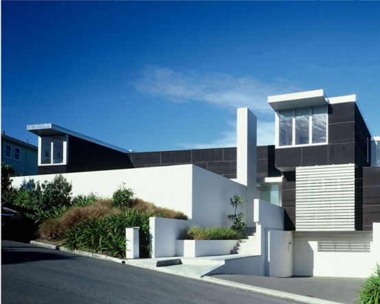 House Oriented in Two Directions But Protected From Neighbors