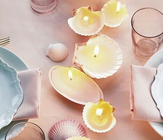 seashell candles placed on the table make up a cool table runner with lights