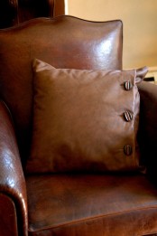 How  To Decorate Your Home With Leather