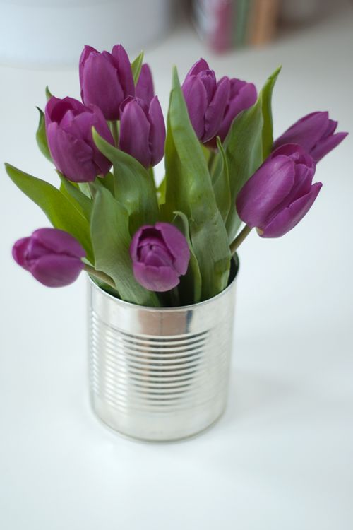 place lilac tulips into a simple tin can to make a cool spring or Easter decoration or centerpiece