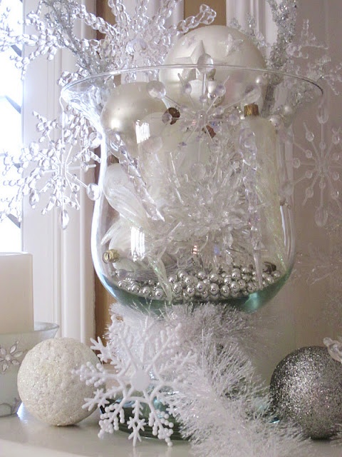 How To Use Snowflakes In Winter Décor: 36 Ideas - DigsDigs