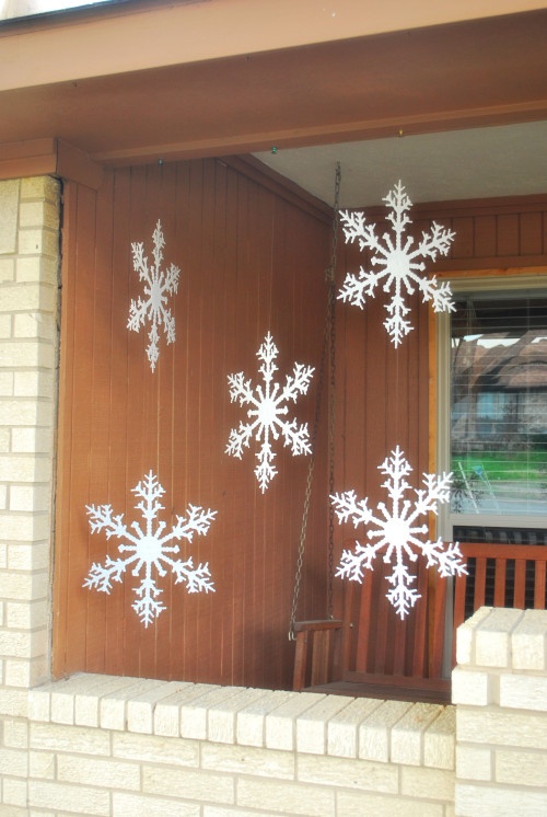 How To Use Snowflakes In Winter Decor Ideas