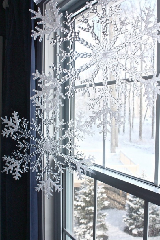 How To Use Snowflakes In Winter Decor Ideas