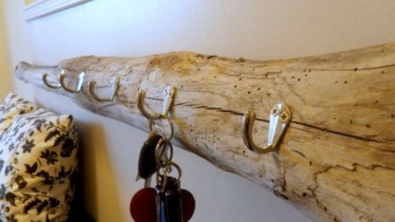 a driftwood holder with hooks will make your entryway more beachy