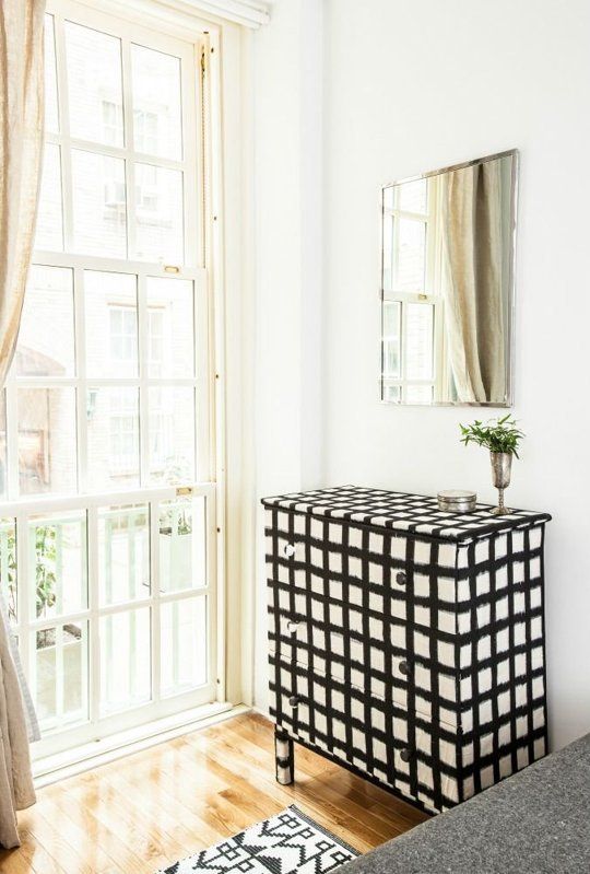 a bold and stylish Tarva hack in black and white, with a windowpane print and blakc and white knobs