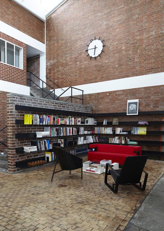Industrial Chic House With Century Furniture