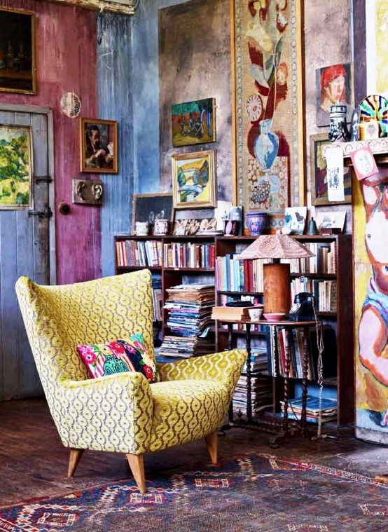 Inspiring Bohemain Living Room Designs From bold paint on walls to patterned rug this room bursts with character. A cool art gallery wall doesn’t take itself too seriously too.