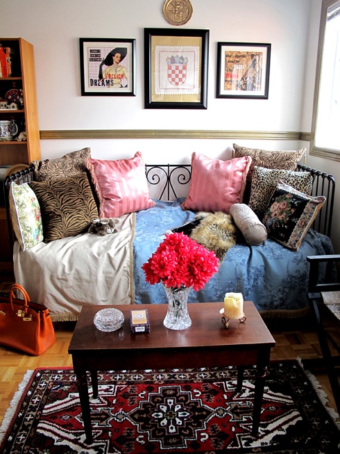 Inspiring Bohemain Living Room Designs With bohemian style it's usually a good idea to bring a lot of femininity to the mix.