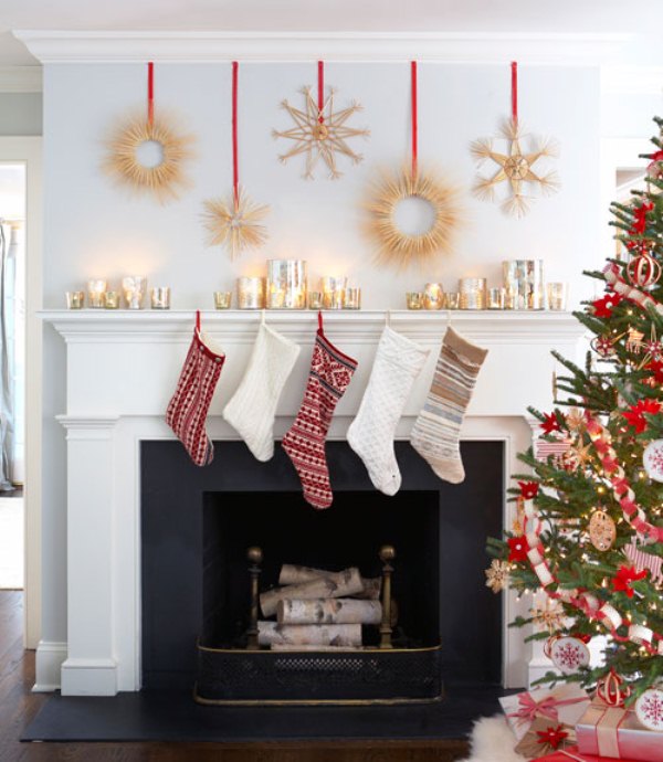 27 Inspiring Christmas Fireplace Mantel Decoration Ideas - DigsDigs