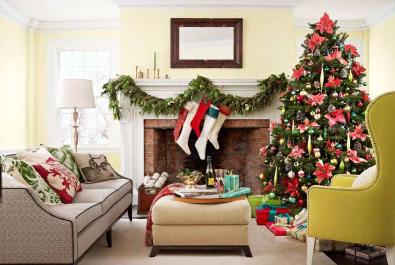 a lush evergreen garland with ribbons, stockings with red and green touches are all you need for a chic and cool mantel at Christmas