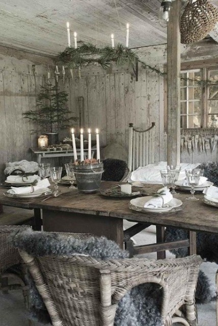 a rustic vintage Christmas tablescape with an uncovered table, a bucket centerpiece and white plates and chargers