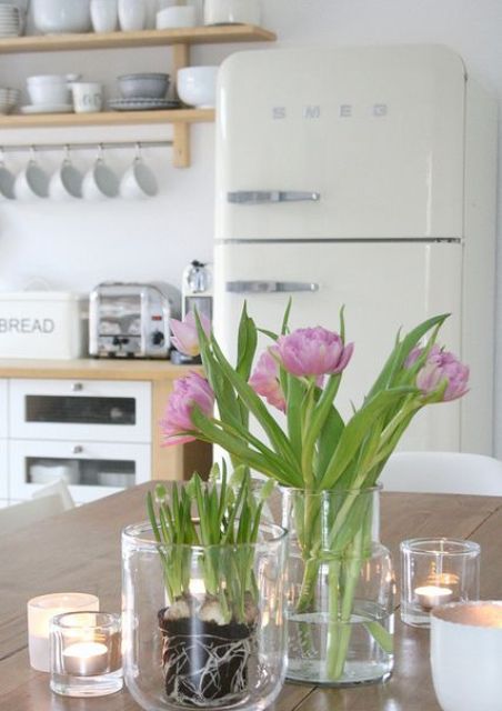 pink blooms and fresh bulbs in clear vases will brign a subtle touch of spring to your space