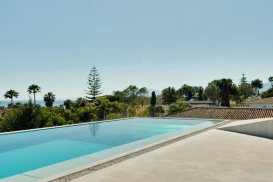 Jellyfish House With A Cantilevering Pool Rooftop