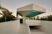 Jellyfish House With A Cantilevering Pool Rooftop