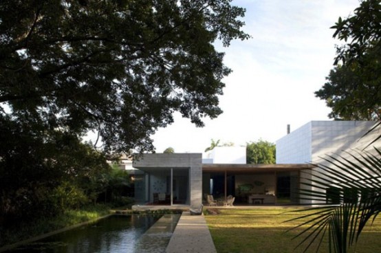 Light And Spacious House In Brazil For Art Lovers