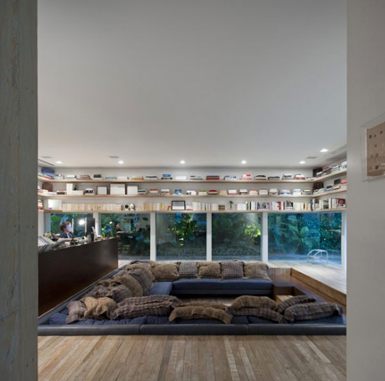 Light And Spacious House In Brazil For Art Lovers