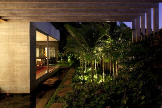 Light And Spacious House In Brazil For Art Lovers