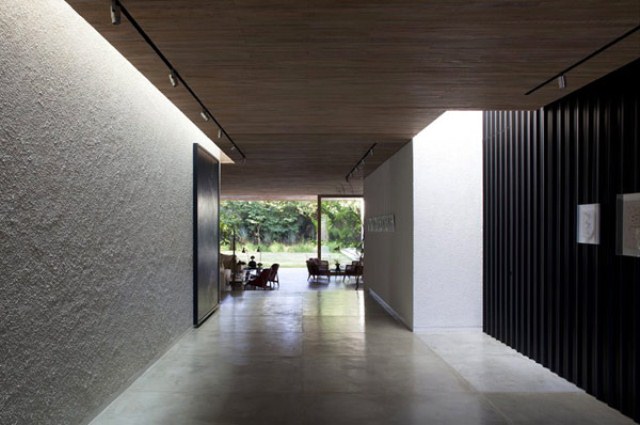 Light And Spacious House In Brazil For Art Lovers
