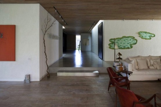 Light And Spacious House In Brazil For Art Lovers