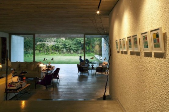 Light And Spacious House In Brazil For Art Lovers