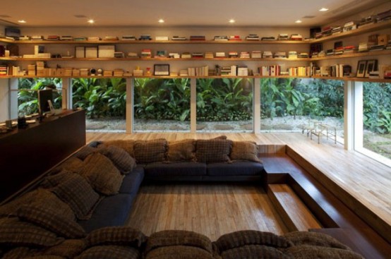 Light And Spacious House In Brazil For Art Lovers
