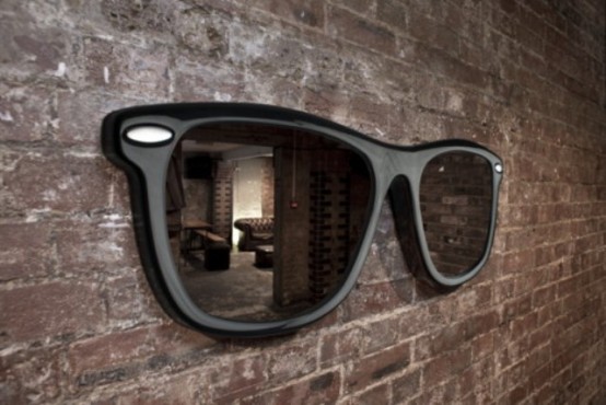 Looking Good Wall Mirror As A Fashionable Accessory