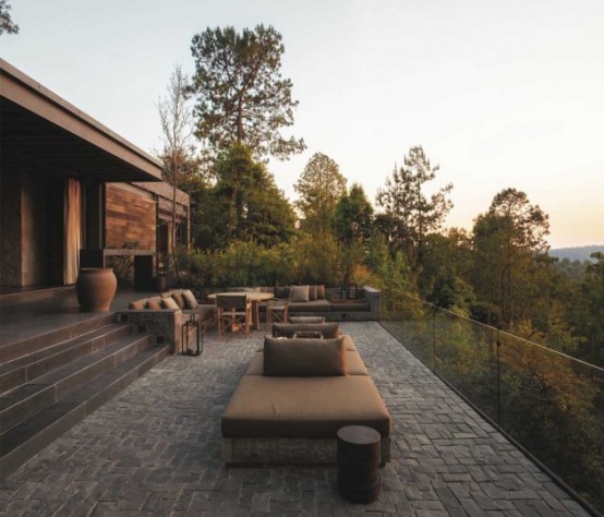 Luxurious El Mirador House From Natural Materials
