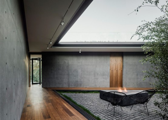 Luxurious Glazed Home In A Slope Of An Oak Grove
