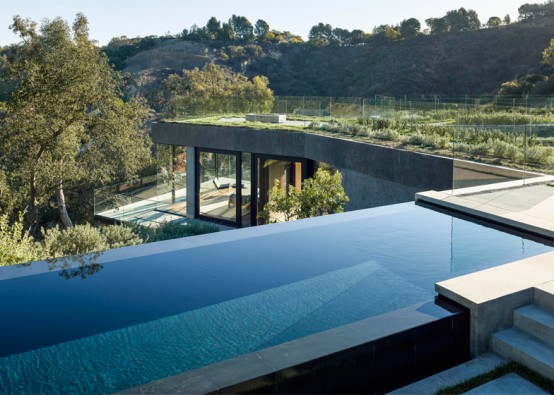 Luxurious Glazed Home In A Slope Of An Oak Grove