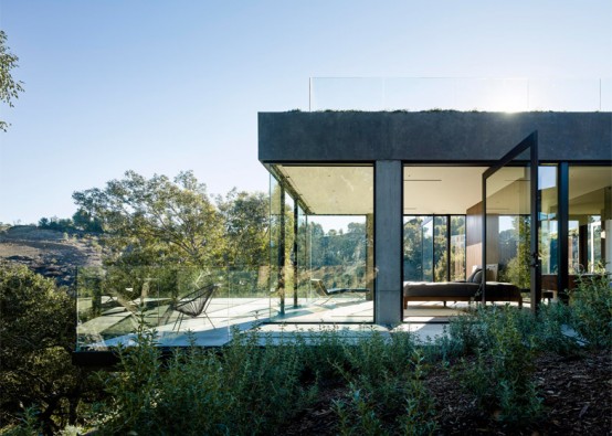 Luxurious Glazed Home In A Slope Of An Oak Grove