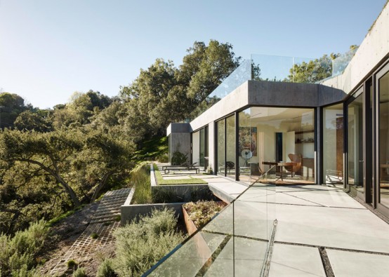 Luxurious Glazed Home In A Slope Of An Oak Grove