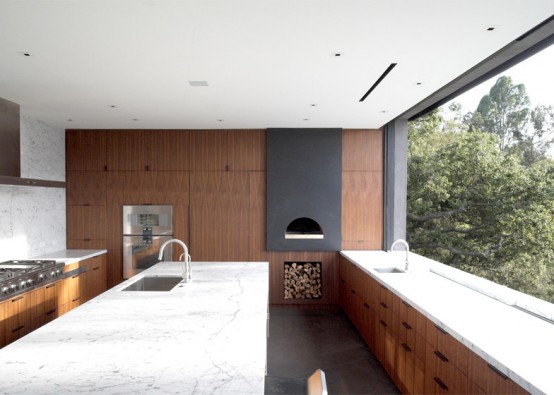 Luxurious Glazed Home In A Slope Of An Oak Grove