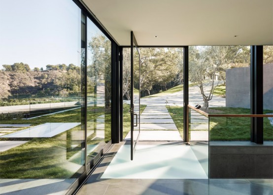 Luxurious Glazed Home In A Slope Of An Oak Grove