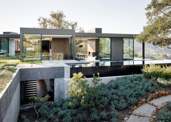 Luxurious Glazed Home In A Slope Of An Oak Grove