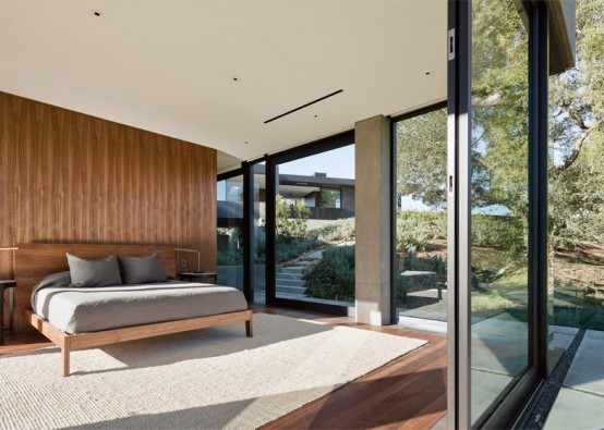 Luxurious Glazed Home In A Slope Of An Oak Grove