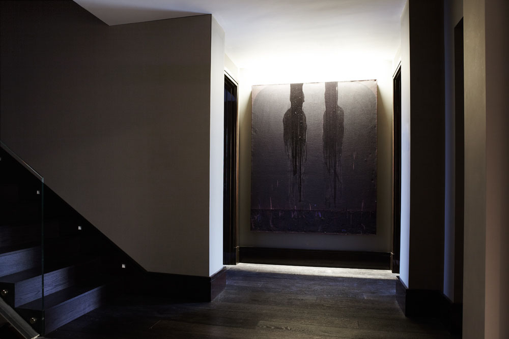 Luxury London Penthouse Infused With Impressive Dark Hues