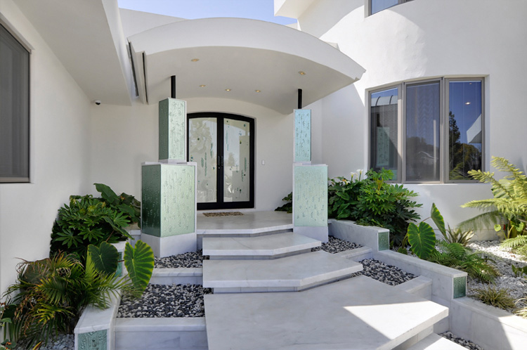 Luxury White House With Carara Marble