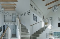 marketka-barn-house-with-ultra-minimalist-interiors-4